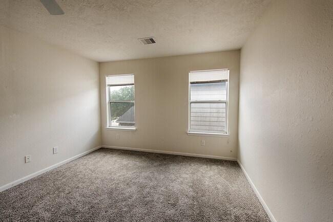 Building Photo - 8139 Sanders Glen Ln