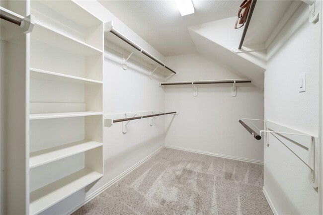 Building Photo - 16602 Highland Country Dr