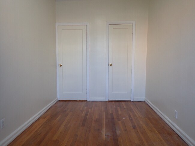 Building Photo - 386 E 54th St