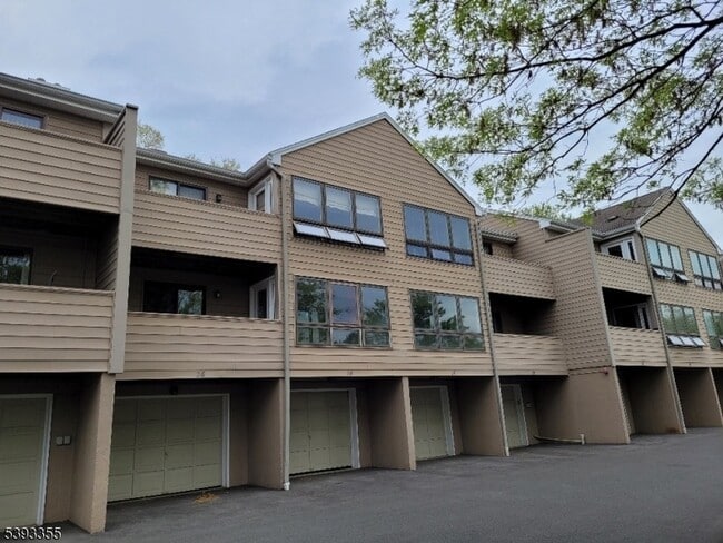 Building Photo - 28 Sunrise Dr