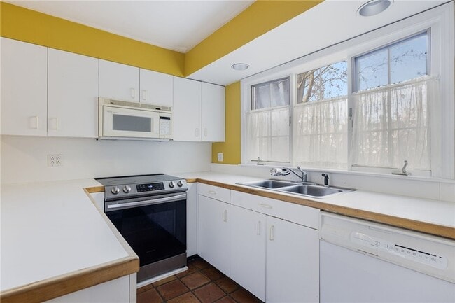 Building Photo - 73 Thames St