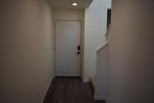 Building Photo - 4523 Iris Ct