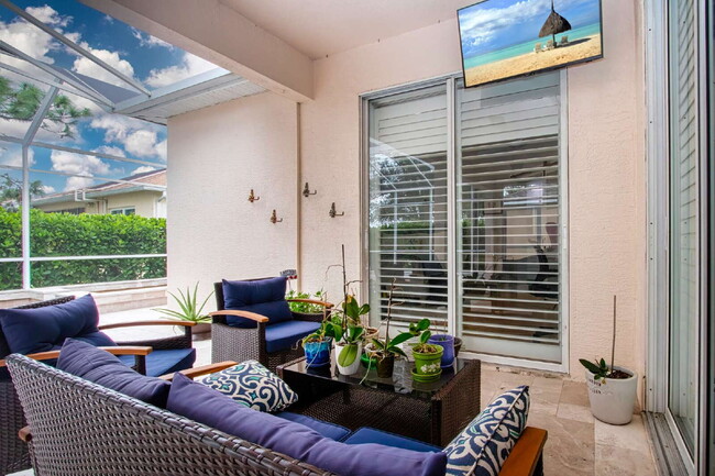 Building Photo - Luxurious 4-Bed Oasis with Outdoor Kitchen...