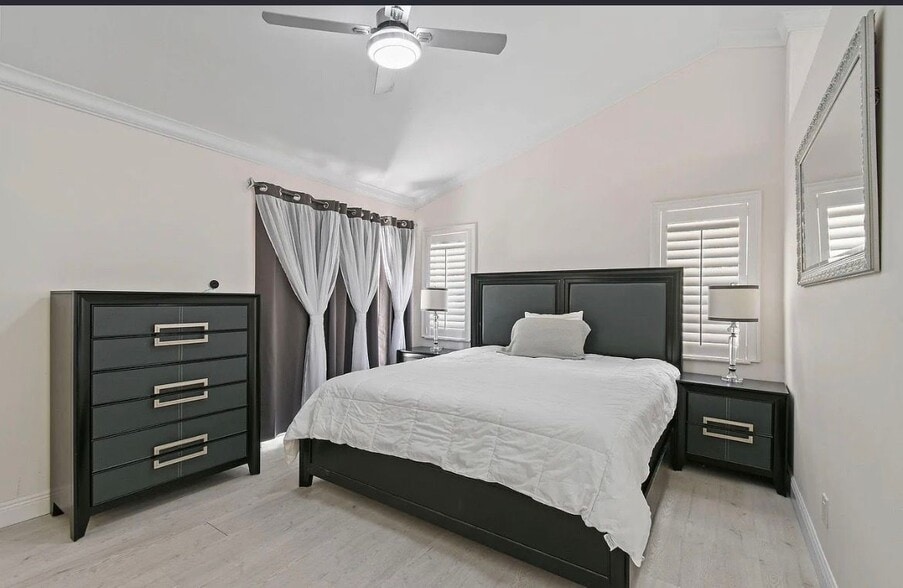 Building Photo - 9293 Heathridge Dr