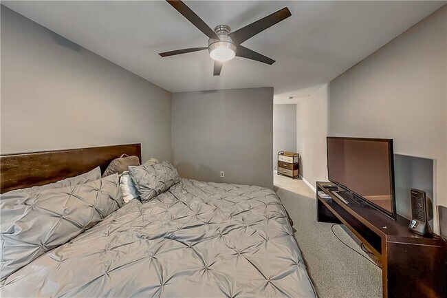 Building Photo - 3104 Pine Heights Dr NE