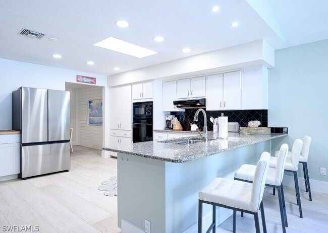 Building Photo - 760 106th Ave N