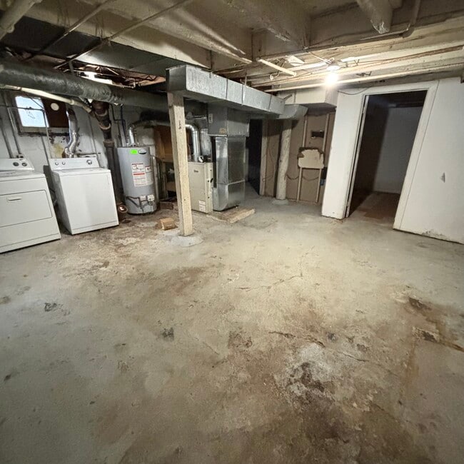 Building Photo - 411 S Hayford Ave