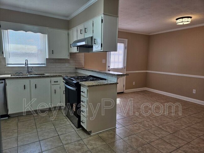 Building Photo - 2326 Greengate Dr