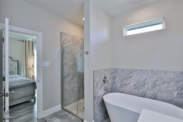 Building Photo - 5433 Fallbrook Dr