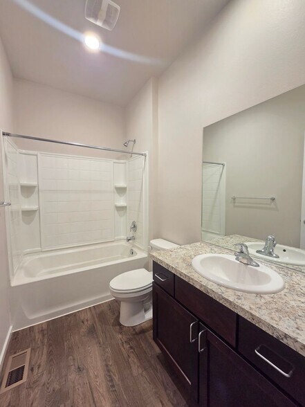 Building Photo - 5428 E Bridgeport Ct
