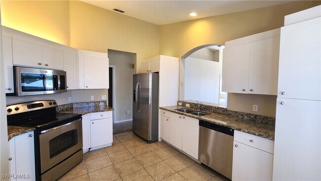 Building Photo - 9321 Alamander Ct