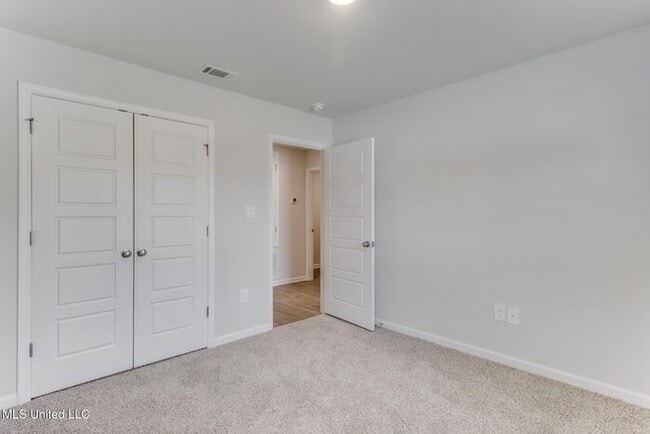 Building Photo - 1057 Enclave Cir