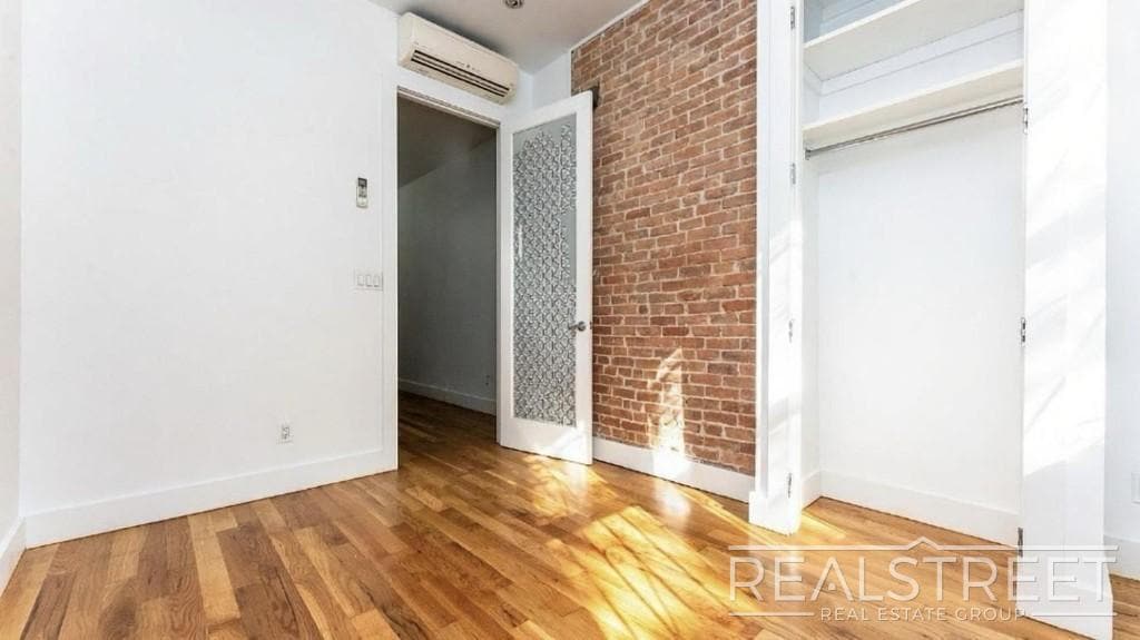 Building Photo - Dupont Street