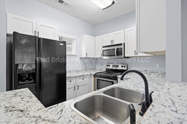 Building Photo - 6443 Mallard View Ln