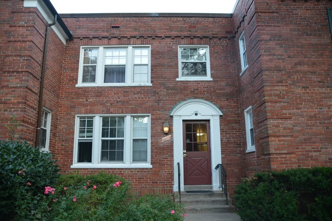 Building Photo - 1736 N Rhodes St