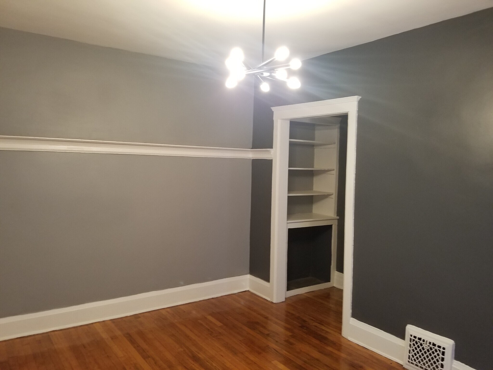 Building Photo - 865 Pingree St