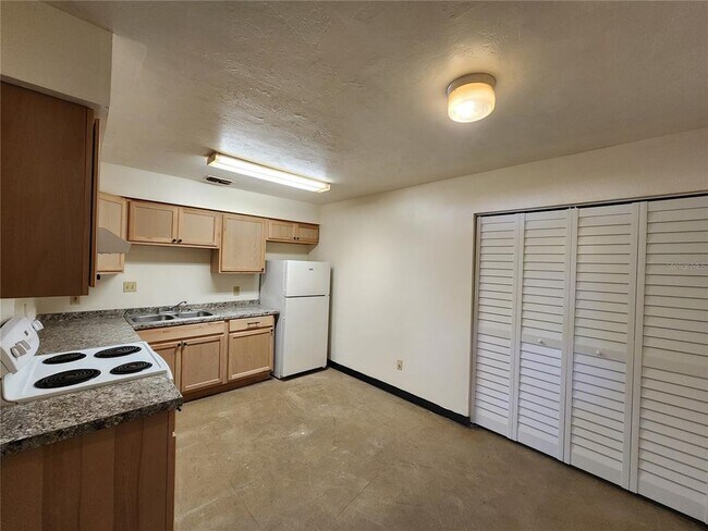 Building Photo - 5817 NW 23rd Terrace