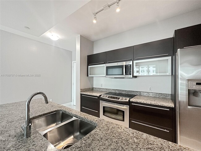 Building Photo - 951 Brickell Ave