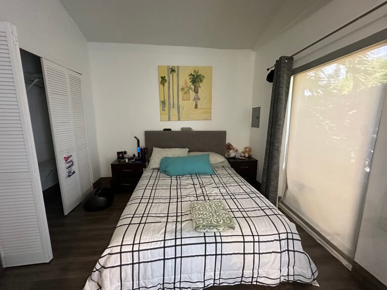 Building Photo - 5619 N Miami Ave