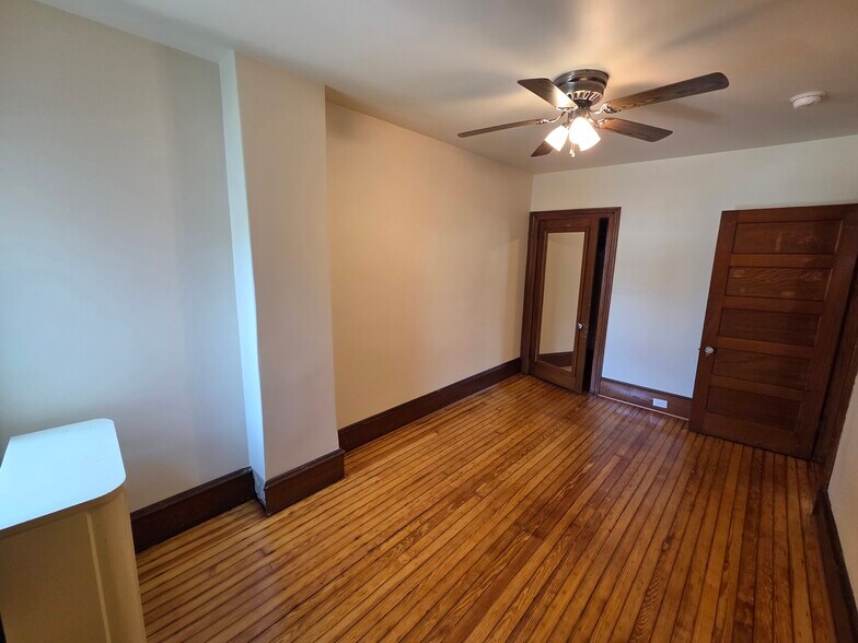 Building Photo - 226 N 65th St