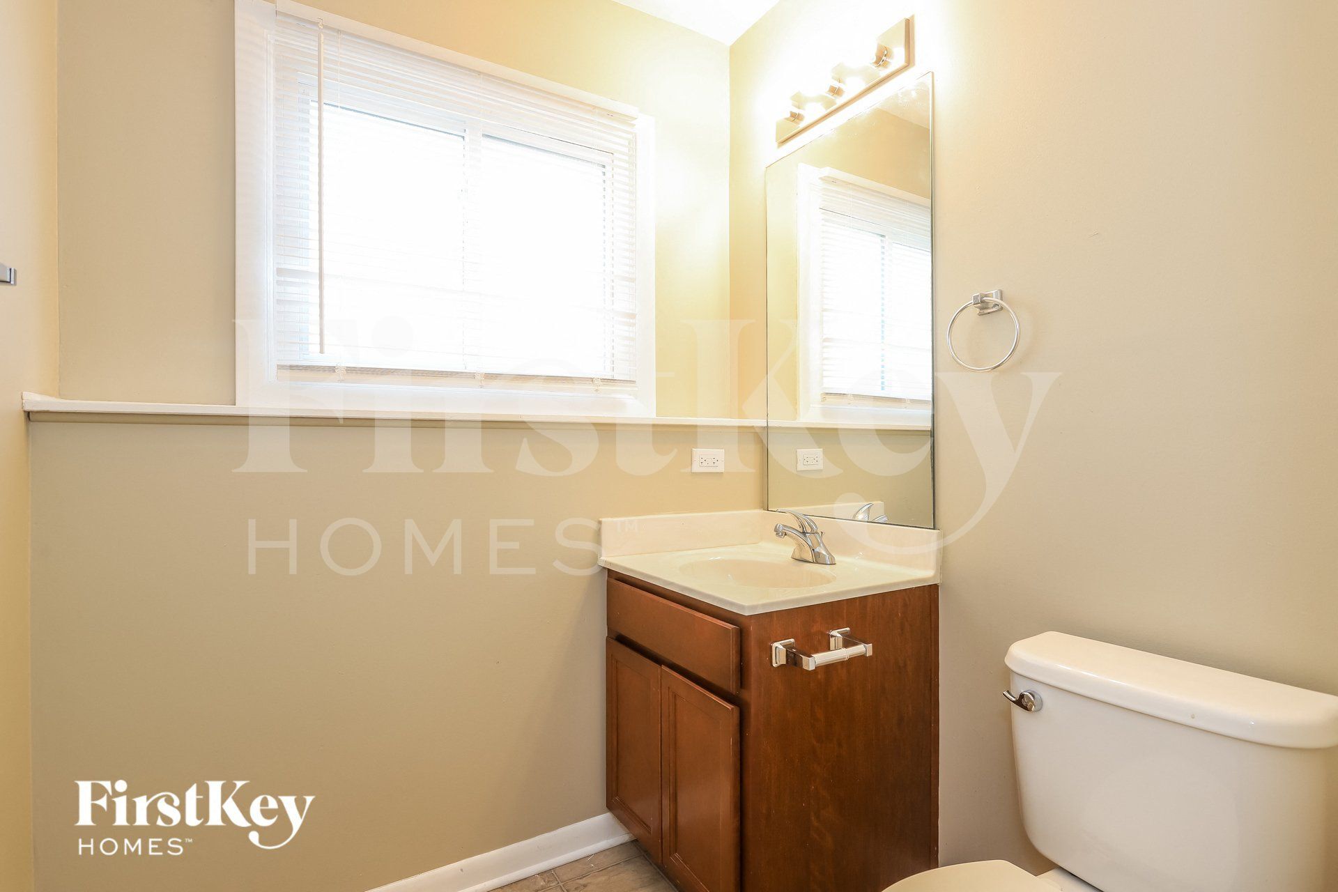 Building Photo - 923 Nottingham Ln