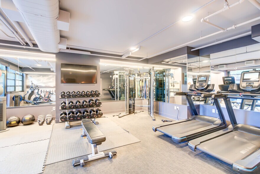 Building Photo - 1300 4th St SE