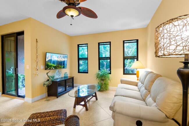 Building Photo - 746 Ventura Dr