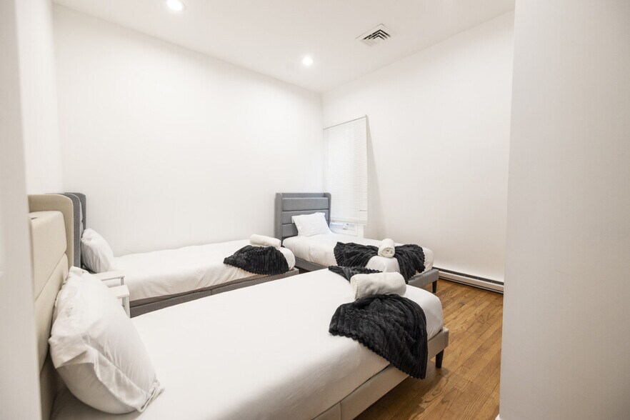 Building Photo - 1080 NY-52