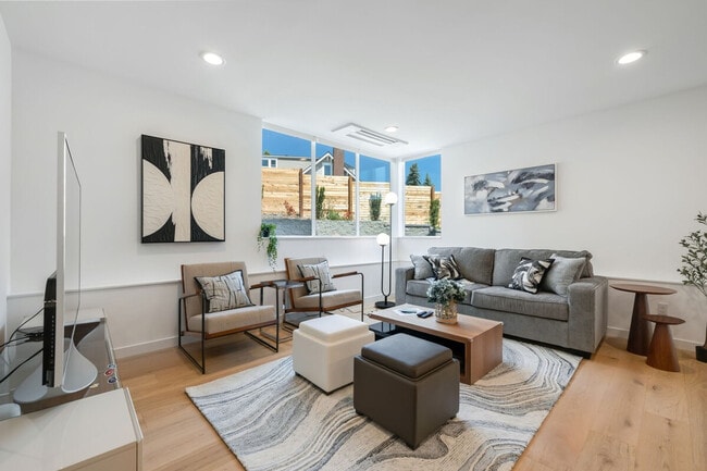 Building Photo - 5300 NE 67th St