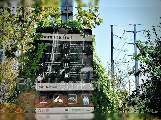 Building Photo - 360 Nueces St