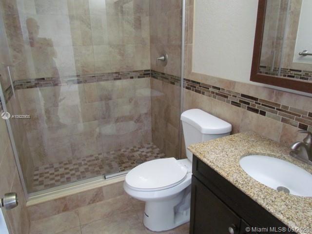 Building Photo - 2630 Riverside Dr