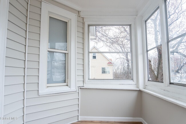 Building Photo - 418 3rd St