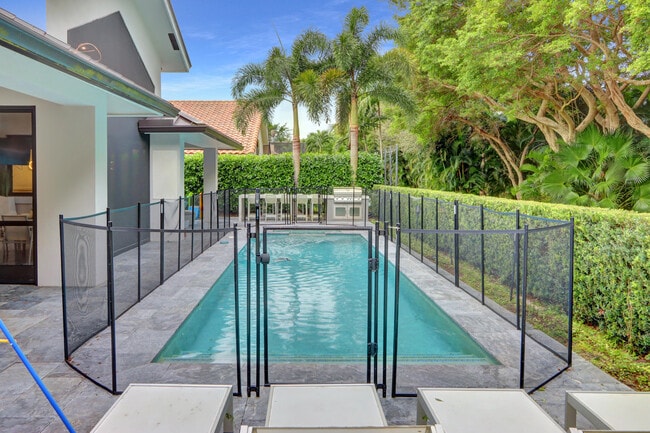 Building Photo - 5789 Hamilton Way