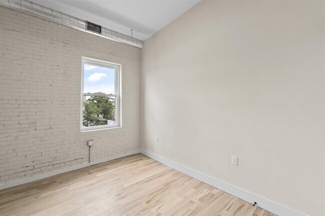 Building Photo - 21 W 20TH St