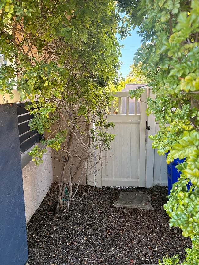 Building Photo - 3720 Louisiana St