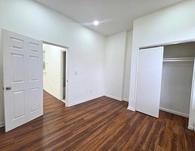 Building Photo - 209-211 48th Street Unit A5