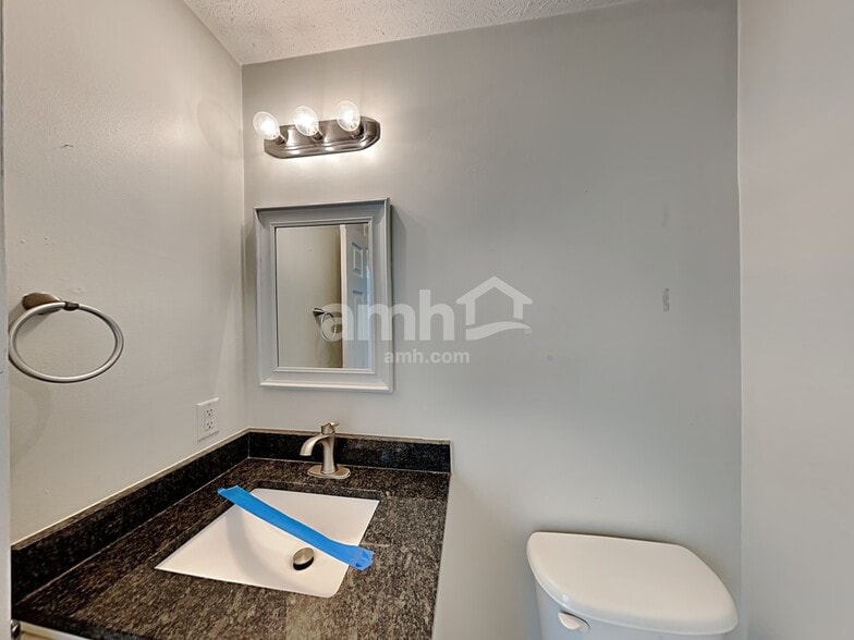 Building Photo - 125 Simsbury Ct