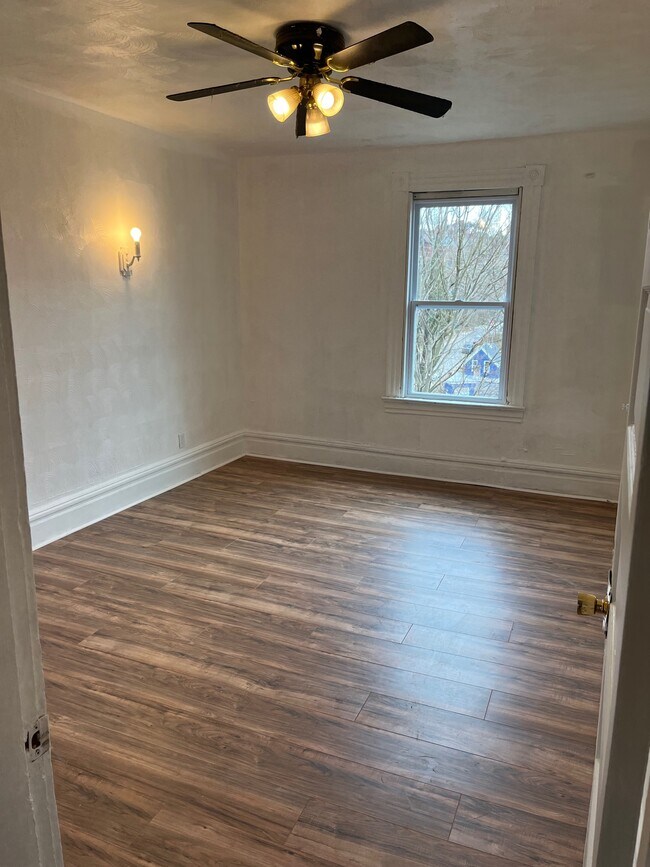 Building Photo - 226 Bausman St