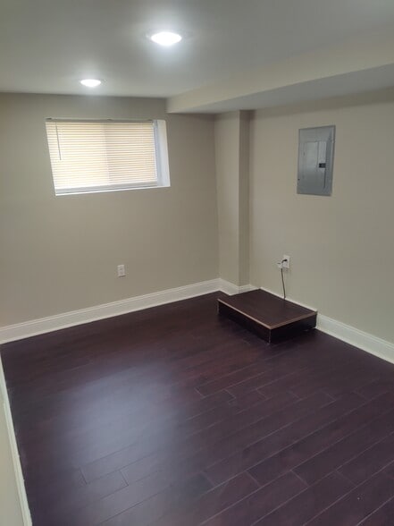 Building Photo - 215 E Walnut Park Dr