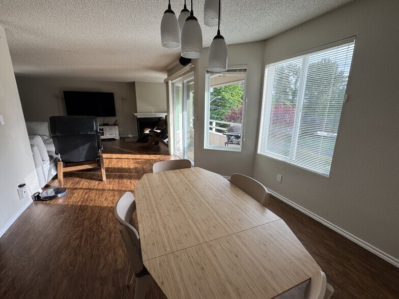 Dining Area - 11430 99th Pl NE