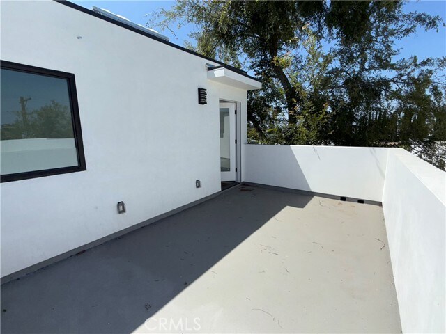 Building Photo - 5042 Laurel Canyon Blvd