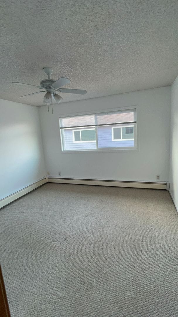 Building Photo - 3 Bedroom Apartment in Jewel Lake w/ Garage!