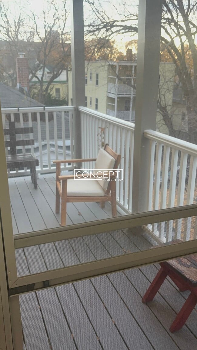 Building Photo - 107 Oxford St