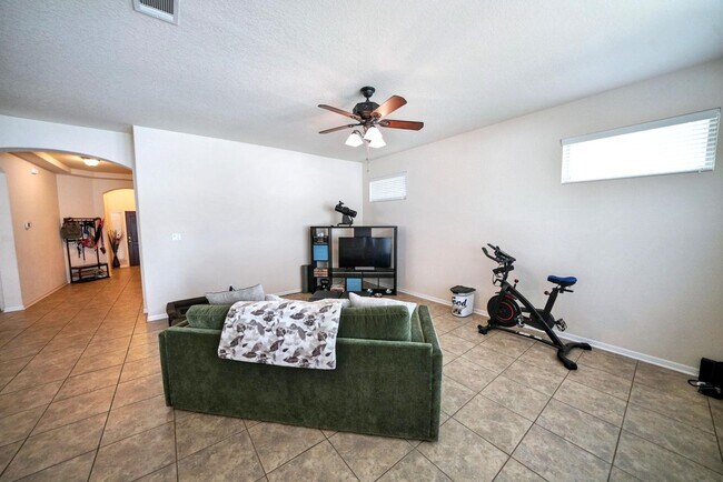 Building Photo - Stunning 3-Bedroom Home with Office in Charleston Parke, Cibolo - Realtor Commission offered: $500