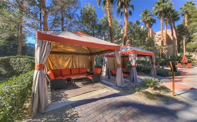 Building Photo - Great opportunity condo in a highly desirable central Las Vegas location