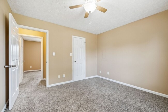 Building Photo - 1073 Bobcat Dr