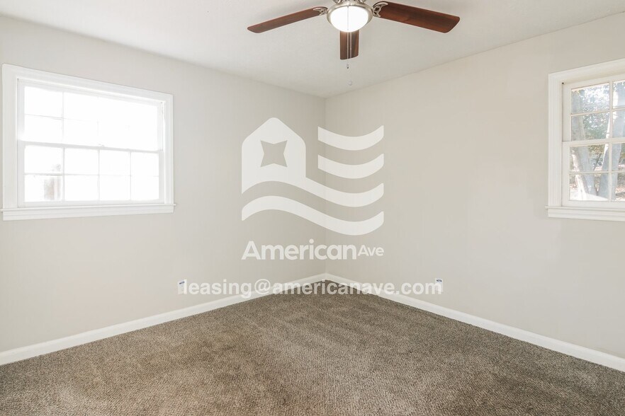 Building Photo - 4964 Gardiner Dr