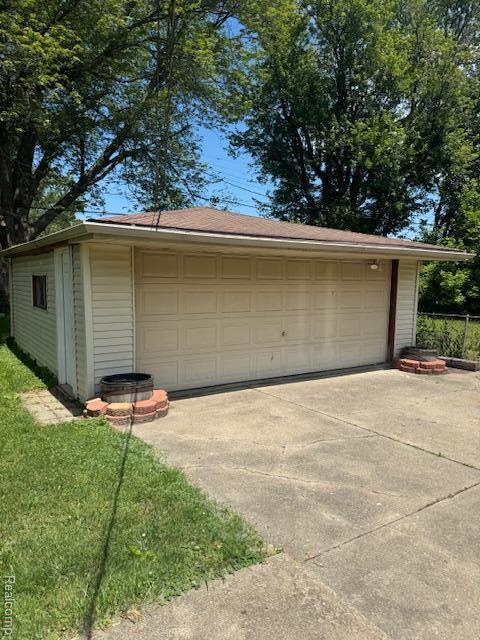 Building Photo - 24755 Trombley St