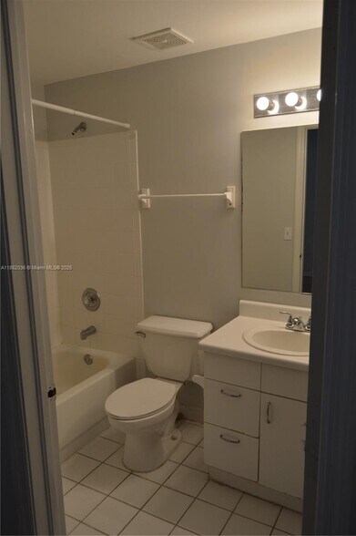 Building Photo - 1527 Veracruz Ln