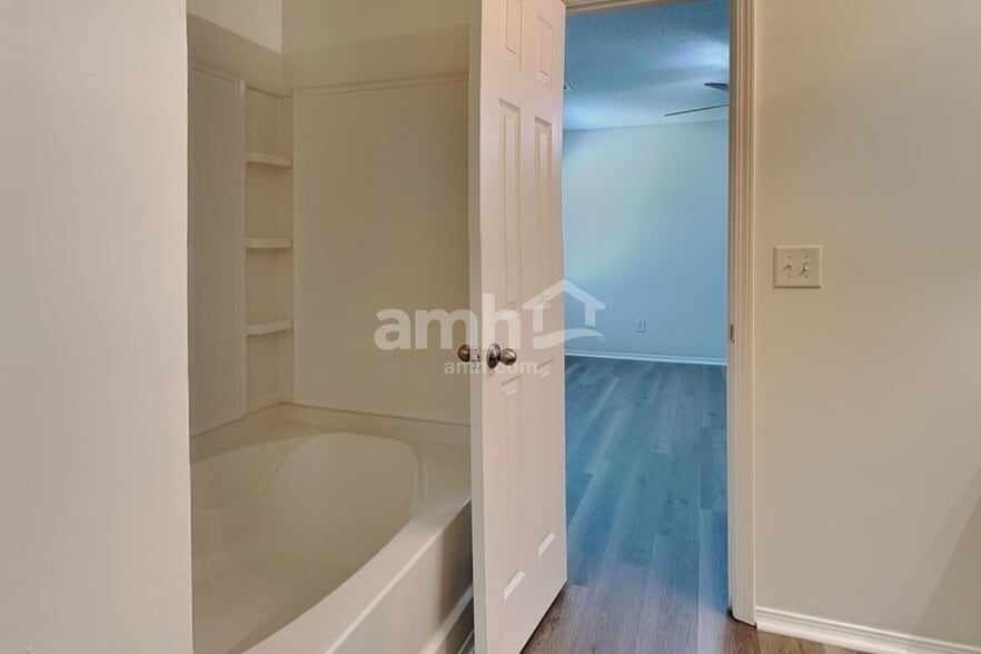 Building Photo - 3109 Skybrook Ln
